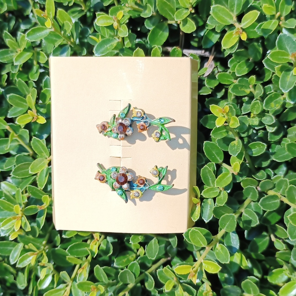 Flower crystal earrings